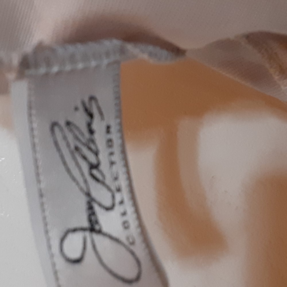 Lingerie - Picture 2 of 3